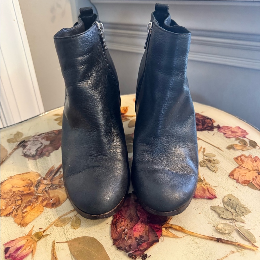 COACH Elegant Black Leather Ankle Boots - Picture 6 of 8